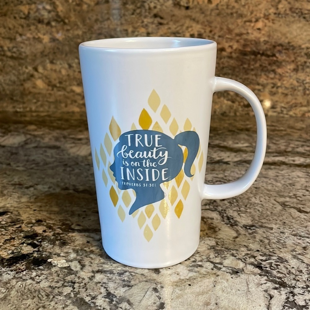 NWOT DaySpring Large 16 oz coffee / beverage Mug Proverb 31:30 inside beauty